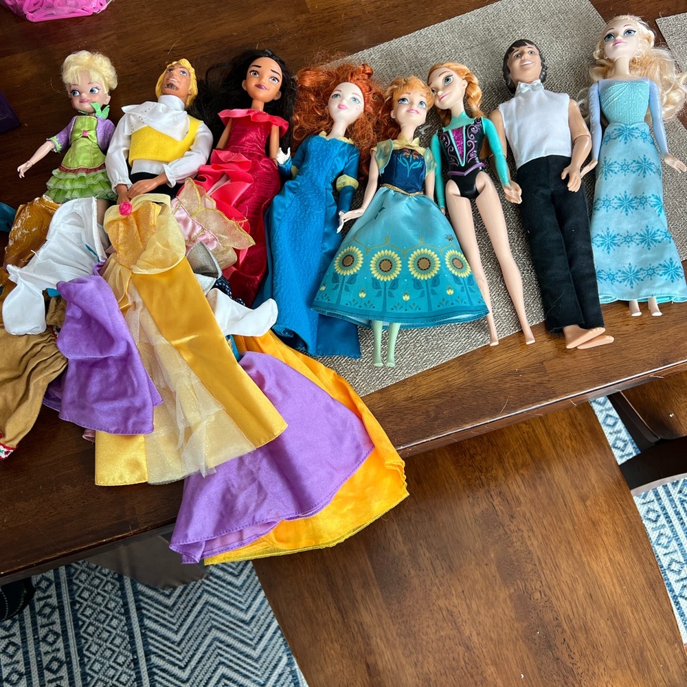 Assorted Disney Dolls Set‎